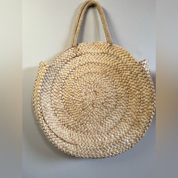 Anthropologie Handbags - Anthropologie round straw purse